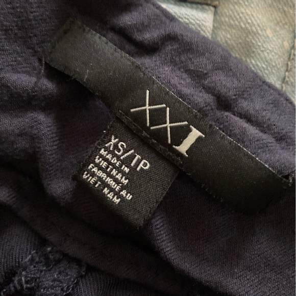 💙 Forever 21 navy blue paper bag shorts. Size XS - Picture 2 of 3